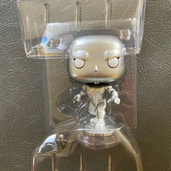 Funko Pop! Silver Surfer - Picture 3 of 3